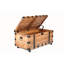 Table basse de coffre en bois massif aux tons naturels avec rangement roulant, style industriel rétro pour le salon
