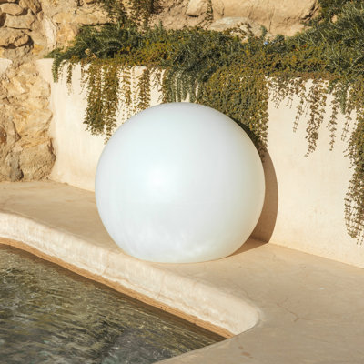 31" Solar Powered Integrated Led Colour Changing Outdoor Globe Light