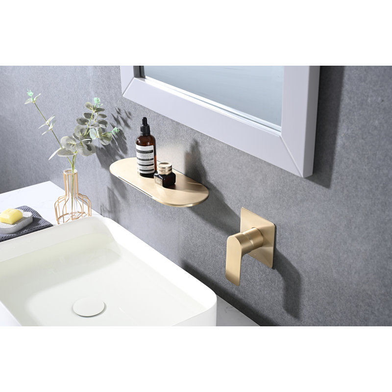 Robinet mural à cascade avec écoulement doux sans éclaboussures, peu encombrant pour les salles de bain modernes.