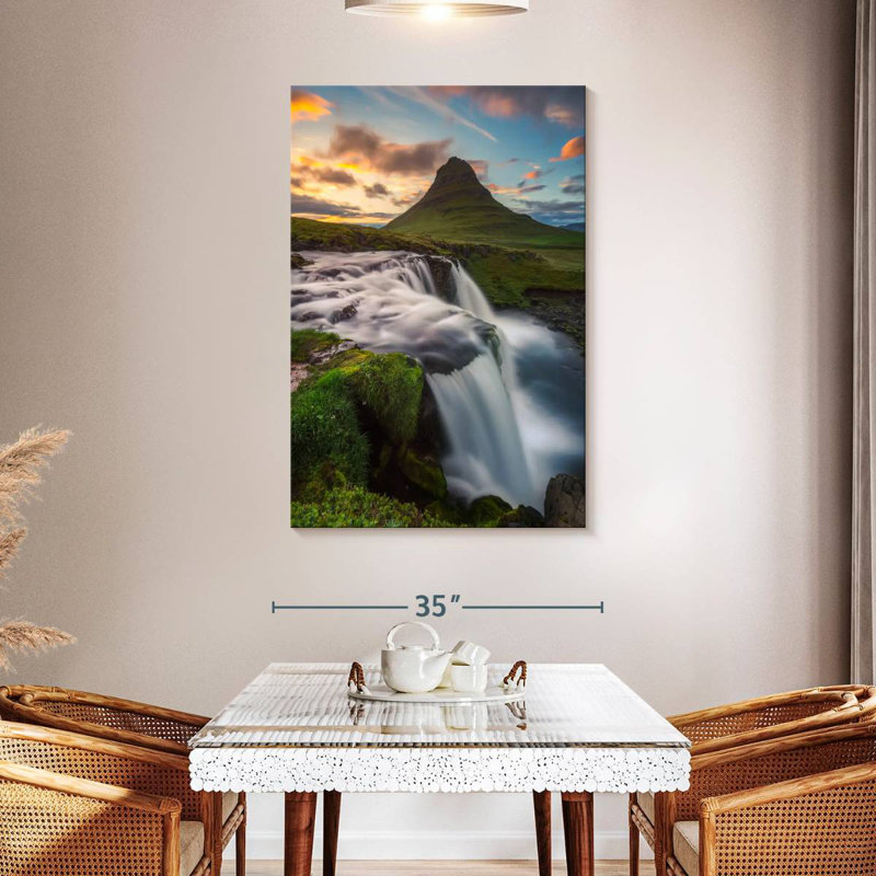 Alvord Kirkjufell, soleil de minuit I, H 48 po x l 32 po
