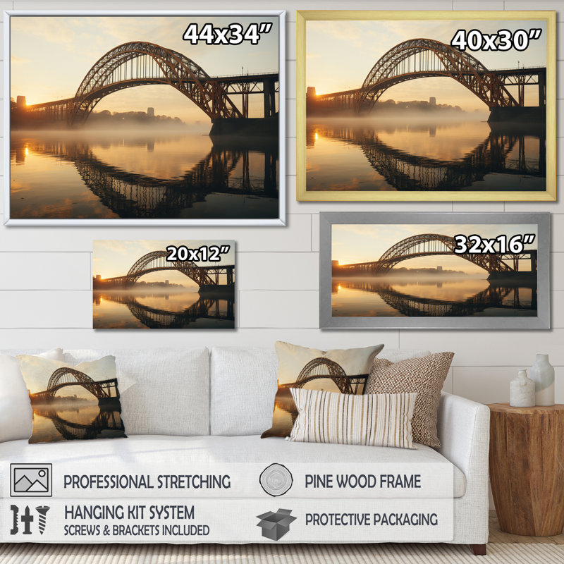 Pont jaune à l'aube I - Reproductions d'art sur toile, H 16 po x l 32 po x P 1 po, Cadre photo noir