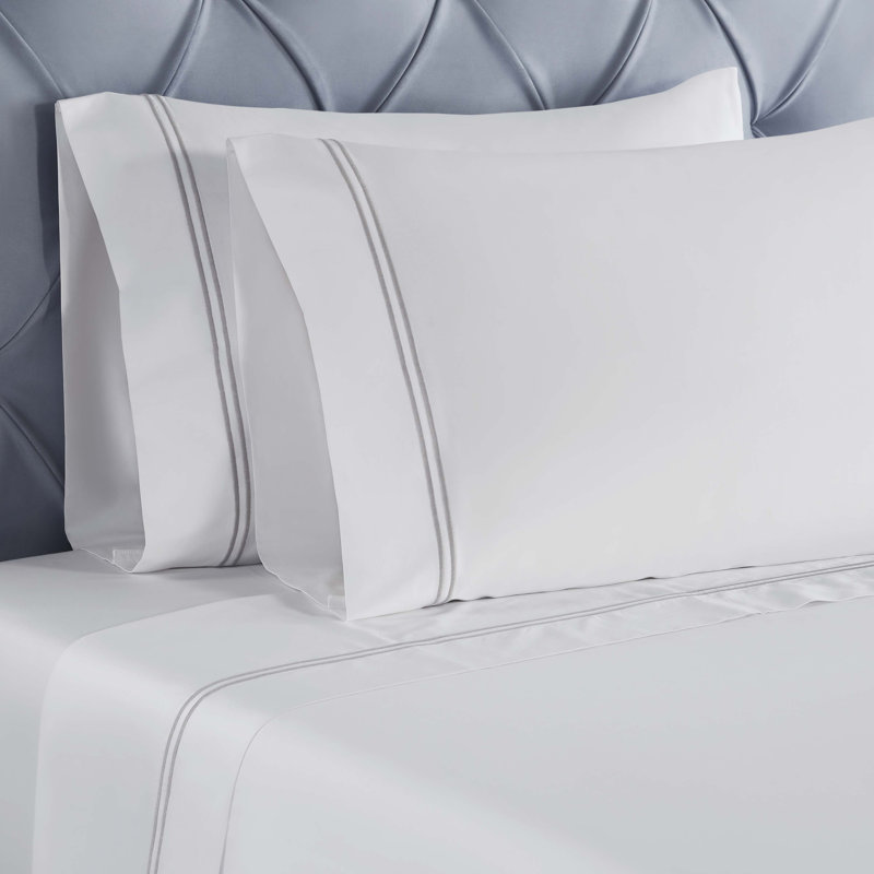 Ensemble de draps de lit Fieldstone, Ensemble de draps pour grand lit avec 2 taies d'or, Blanc / argent