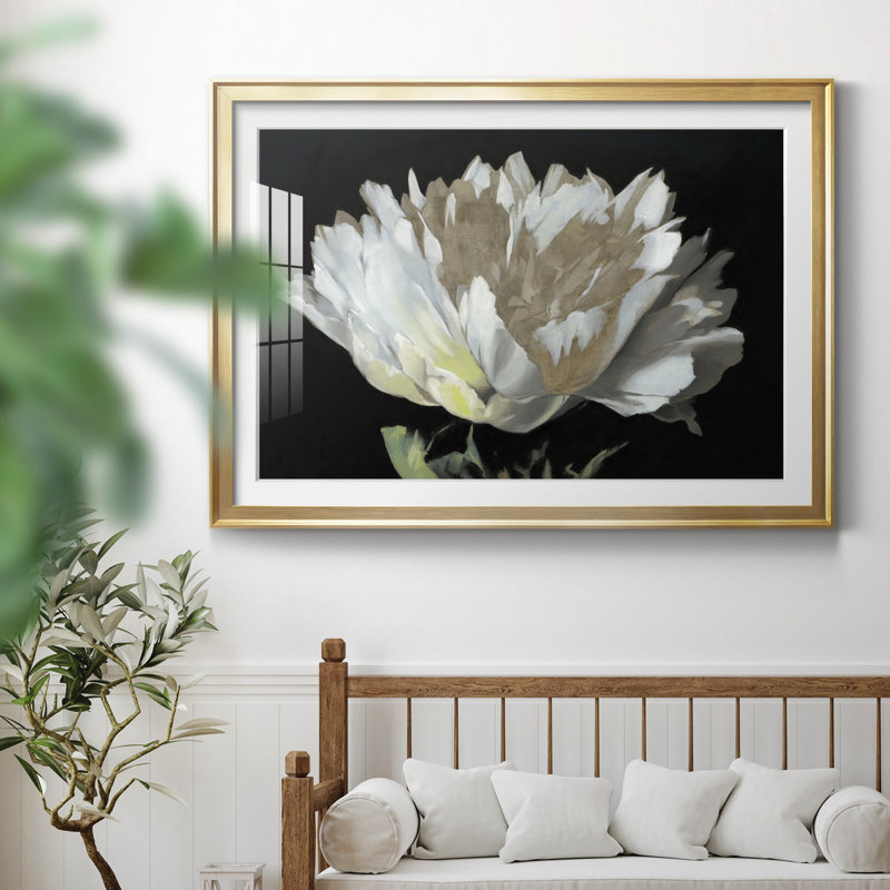 Imprimé WHITE PEONY, Encadrement doré, H 26,5 po x l 36,5 po x P 1,5 po