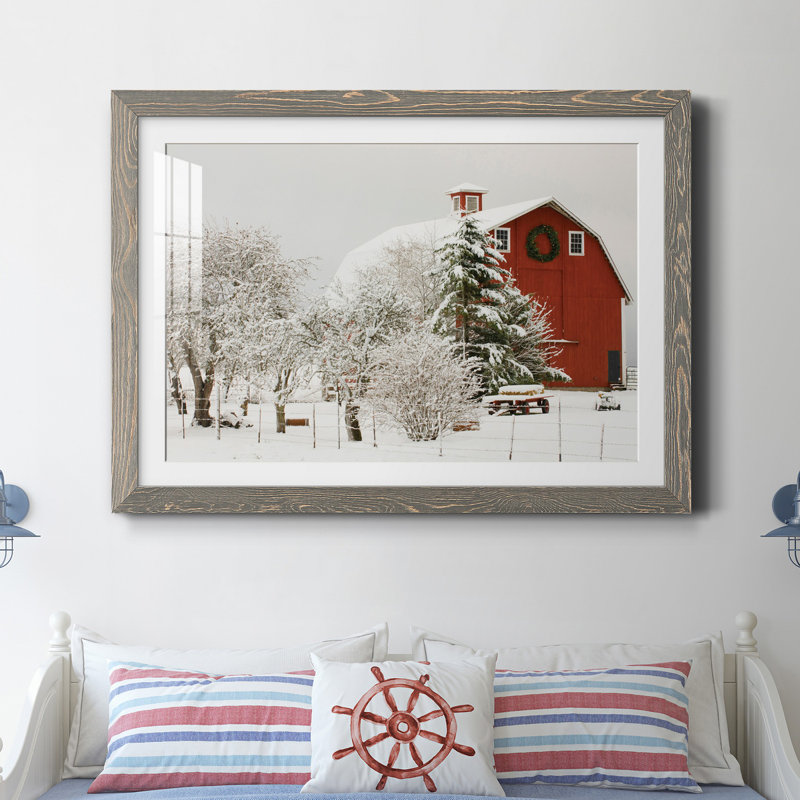 Festive Barn - reproduction de photo sur papier encadrée, H 31,5 po x l 23,5 po x P 1,5 po, Cadre en papier gris