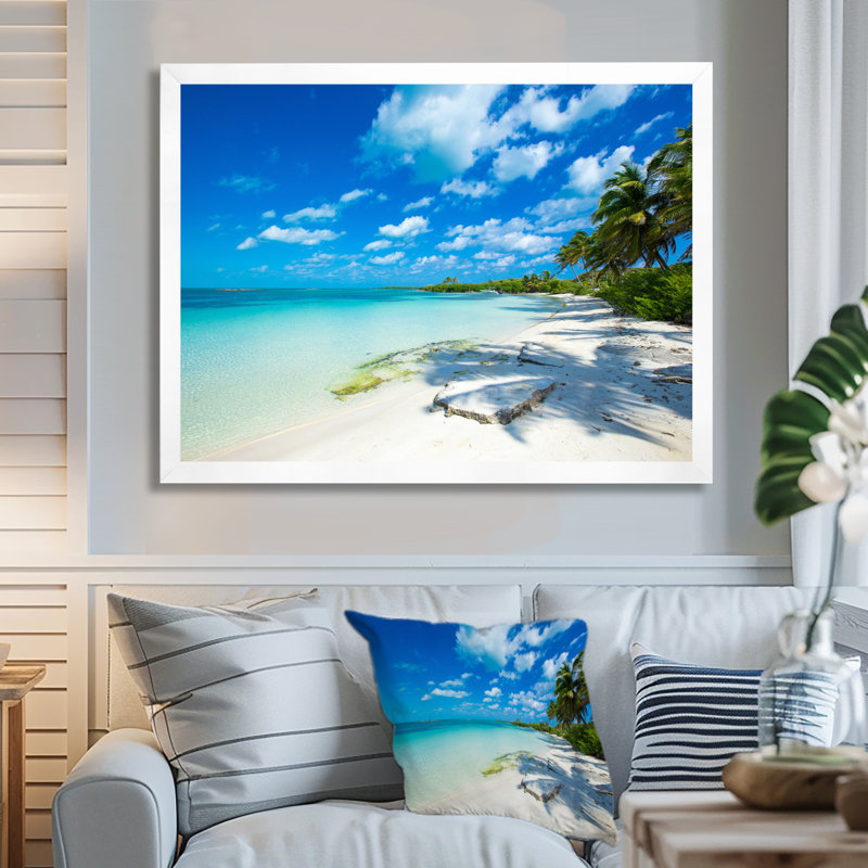 «Tropical Beach with Palm Shadows» de Mattos - reproduction de photo, H 30 po x l 40 po, Cadre photo blanc