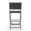 Chaise pliante d'extérieur en osier et tabourets de bar en rotin