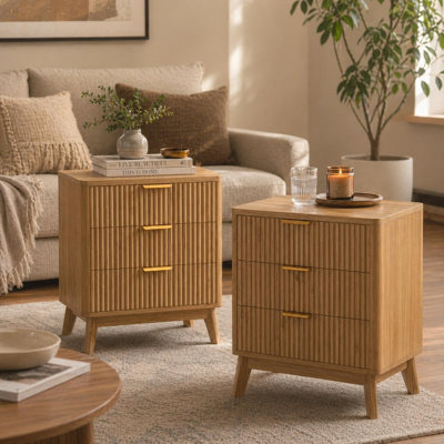 Ensemble de 2 tables de chevet blanches avec 3 tiroirs, tables de chevet cannelées en bois de 24 po de largeur, paire de commodes modernes assorties pour la chambre à coucher
