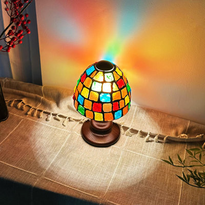 Petite lampe de table moderne en bois massif brun et métal avec verre et abat-jour en résine pour le salon de la chambre à coucher, ampoule incluse