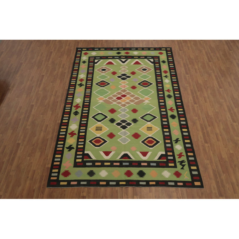 Tapis vert lime kilim 8 x 13 avec motifs tribaux dynamiques