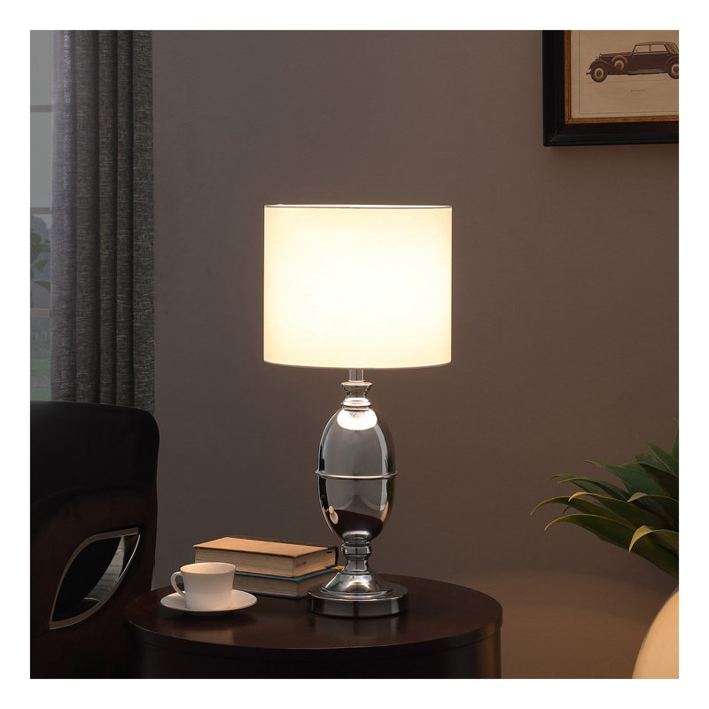 Lampe de table urne chromée argentée 25 pouces Ambros - Lampe de chevet moderne avec abat-jour en lin de coton blanc pour le salon de la chambre à coucher