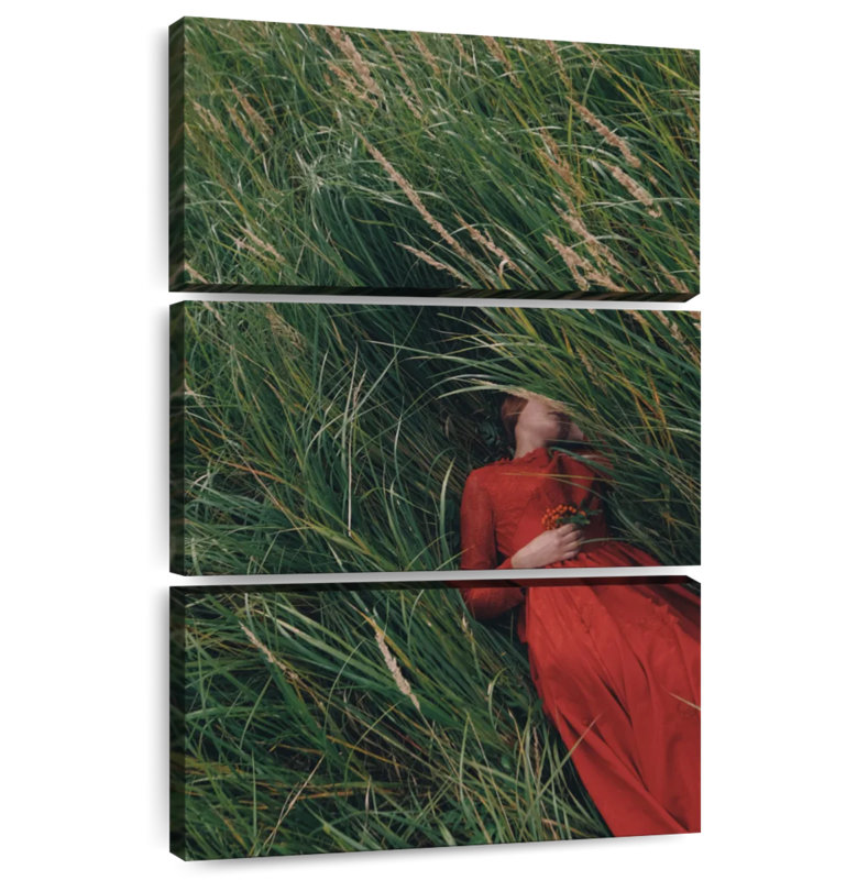 Leisha en rouge, H 50 po x l 32 po