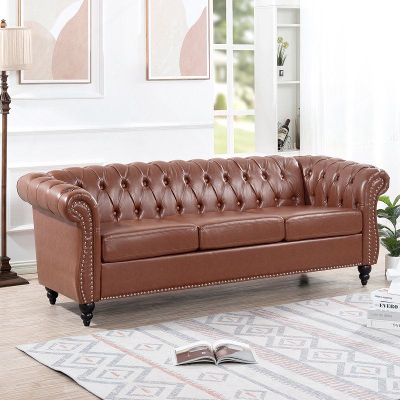 Canapé Chesterfield 84,65 po en polyuréthane à accoudoirs roulés Chesterfield., Brun