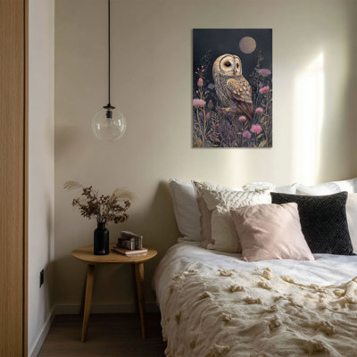 Tawny hibou parmi les chardons roses fleurs sous la lune - Art mural sur toile tendue - Décoration de salon, de chambre à coucher ou de bureau