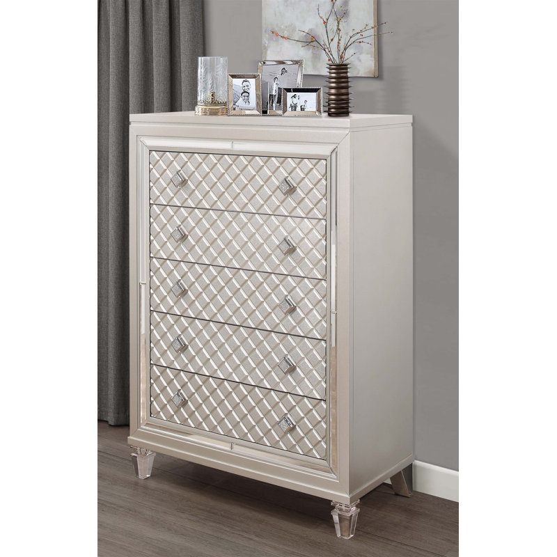 Commode croisée avec pieds avant en acrylique, quincaillerie ornée de bijoux et tiroirs spacieux pour un rangement élégant