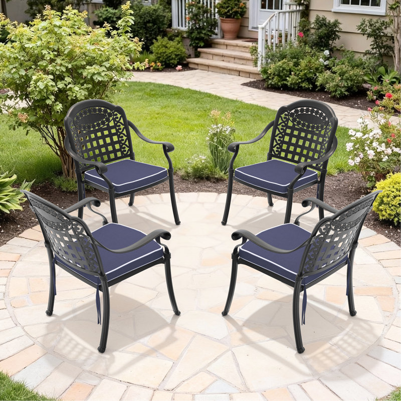 Chaise de patio de 4 pièces en fonte d'aluminium, coussins bleus à structure noire, moulage traditionnel à motif de pétales, thermolaquage et résistance à la corrosion, siège confortable, rangement facile et empilable, protection contre le soleil