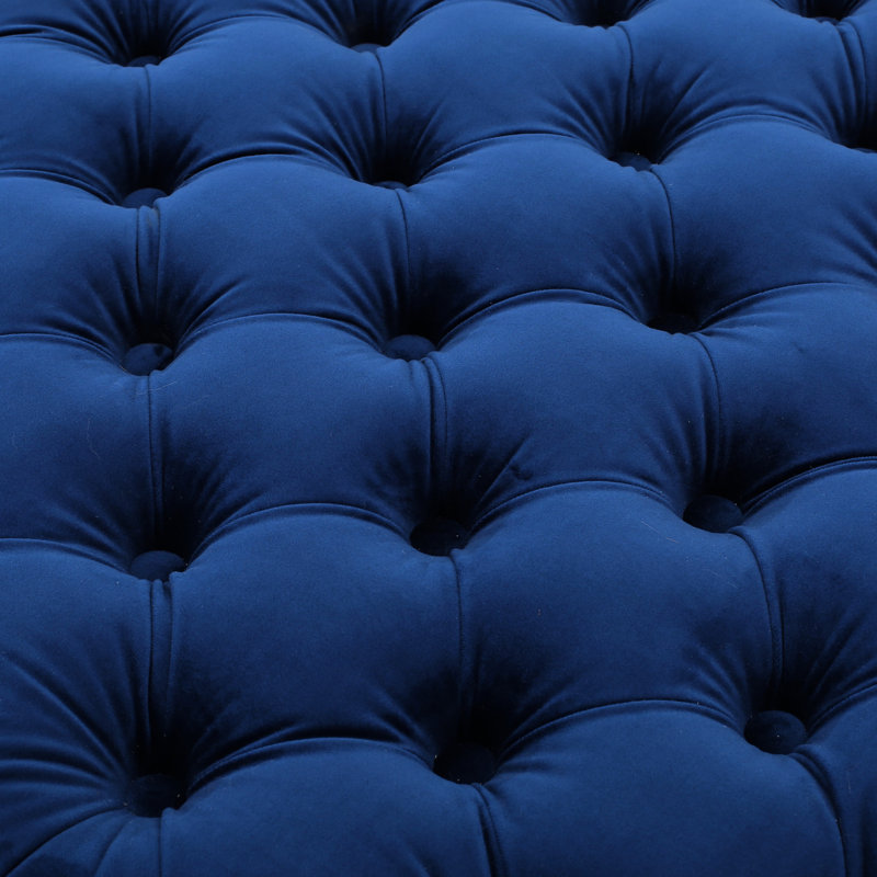 Bouton en velours bleu marine pour un intérieur chic