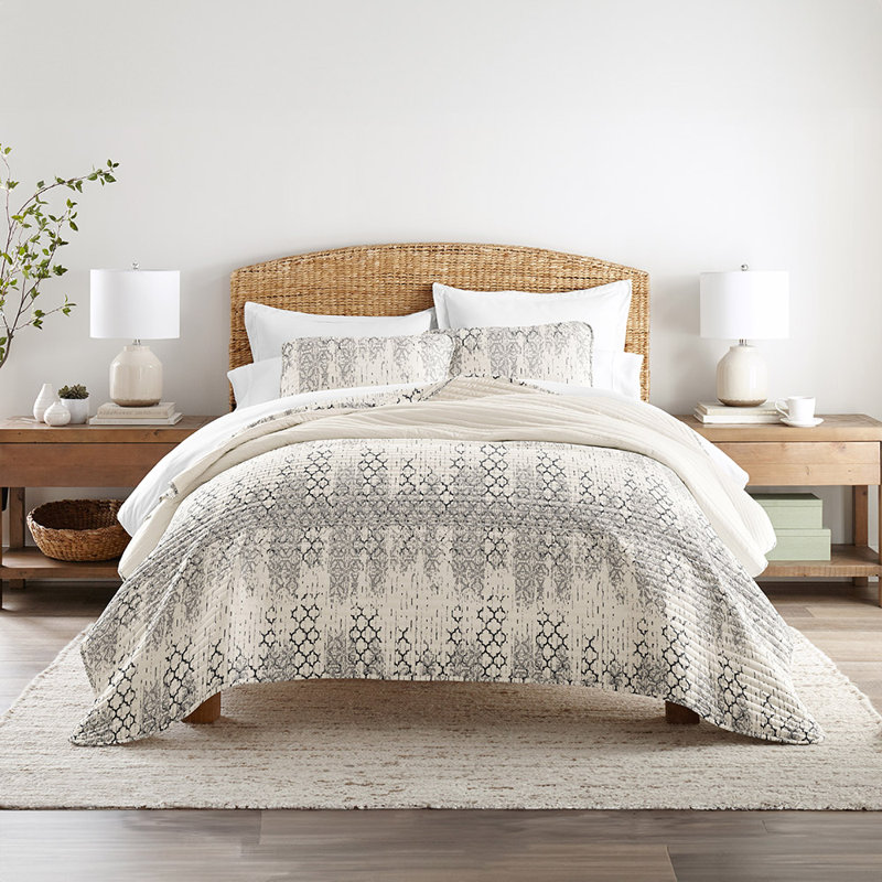 Quilt Coverlet Set All Season Patterned Reversible Microfiber Ultra Soft Bedding in Aztec Inspired