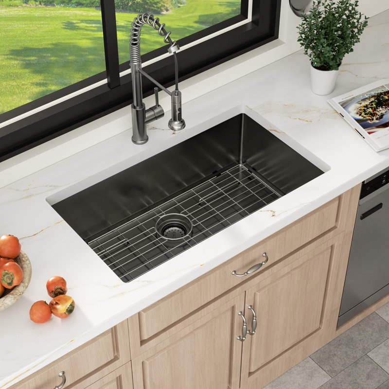 Évier de cuisine à simple cuve en acier inoxydable de calibre 16 avec grille inférieure 33 po L x 19 po l