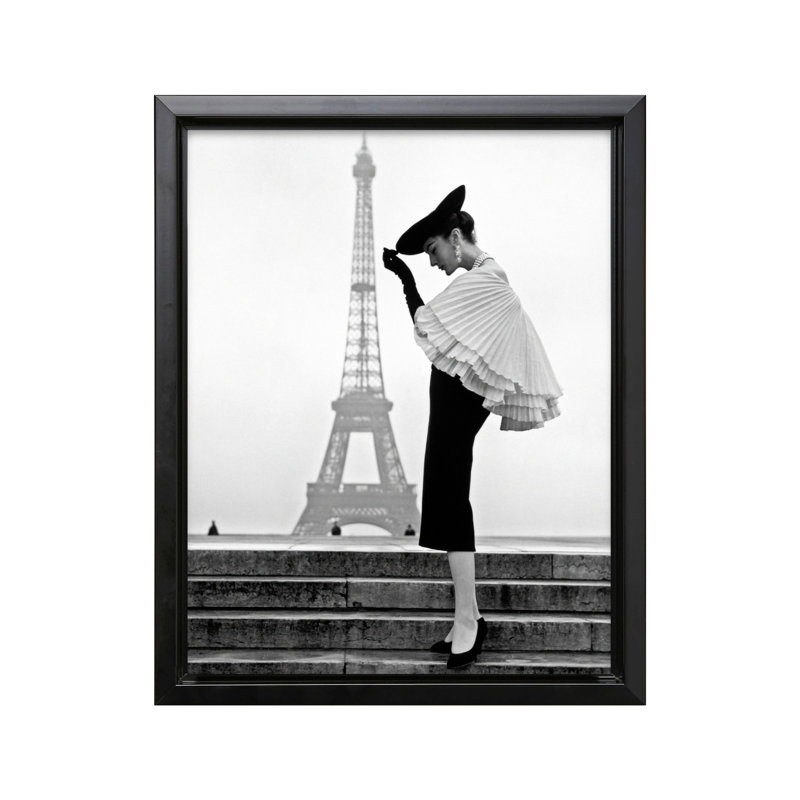 Femme élégante et tour Eiffel, Black Framed, Canvas, 24"H x 32"W