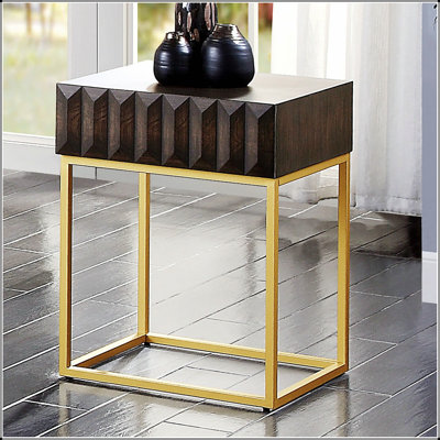 Table d'appoint de style contemporain avec structure en métal, tiroirs dissimulés, pieds en acier doré et finition noyer pour les espaces de vie modernes