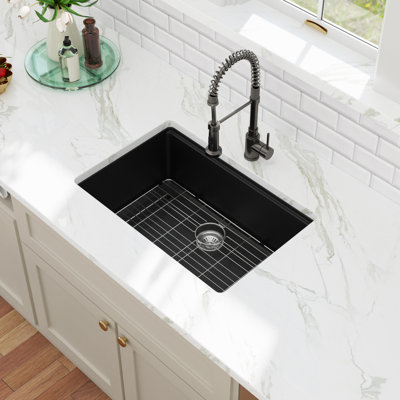 Évier de cuisine encastrable en quartz 28 po x l 19 po avec comptoir en granite noir mat avec grille d'évier, planche à découper, crépine et support à roulettes