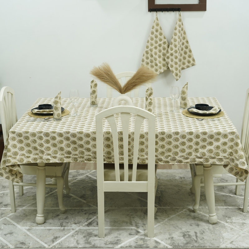 Red Barrel Studio® Heritage Prints: Housse de table en coton fabriquée à la main pour la salle à manger et la décoration - Bheeshma