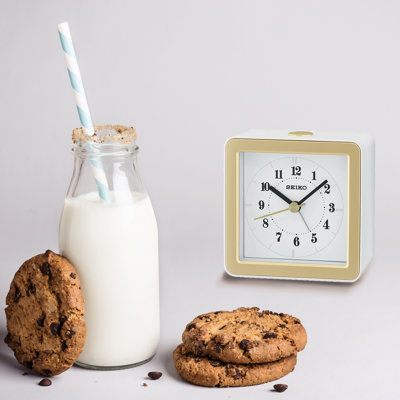 QHE082WLH Alarm Clock, White Matte