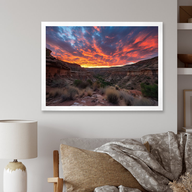 Fiery Canyon Sunset I - paysages, art mural sur toile, Cadre photo blanc, H 24 po x l 32 po x P 1 po