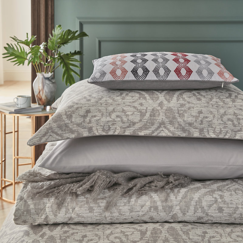 SAFFI Throw Blanket