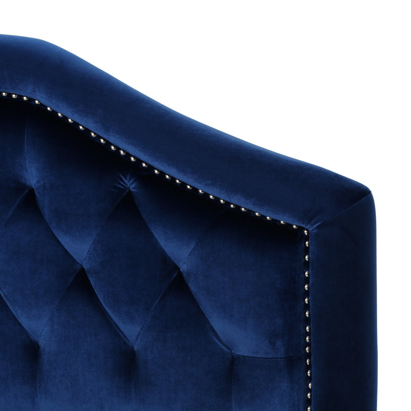 Tête de lit grand et grand lit - Revêtement en velours bleu marine avec capitonnage à boutons et détails cloutés délicats pour une chambre luxueuse et confortable