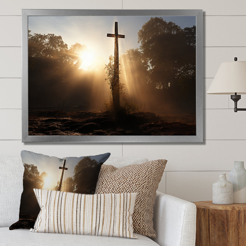 Croix religieuse, H 24 po x l 32 po x P 1 po, Cadre simple argenté