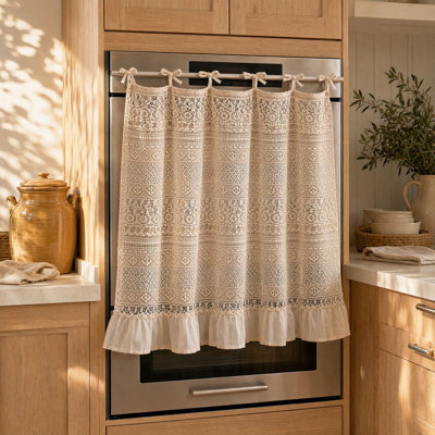 Rideau de cuisine/cantonnière en dentelle beige orné de perles décoratives en plastique et d'un ourlet à volants, style bohème, pour la décoration de la cuisine.