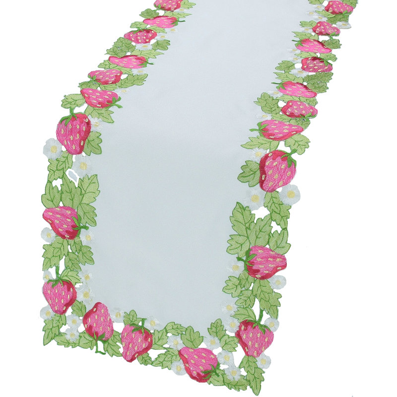 Chemin de table nappe brodéed Strawberry Patch, L 34 po x l 16 po