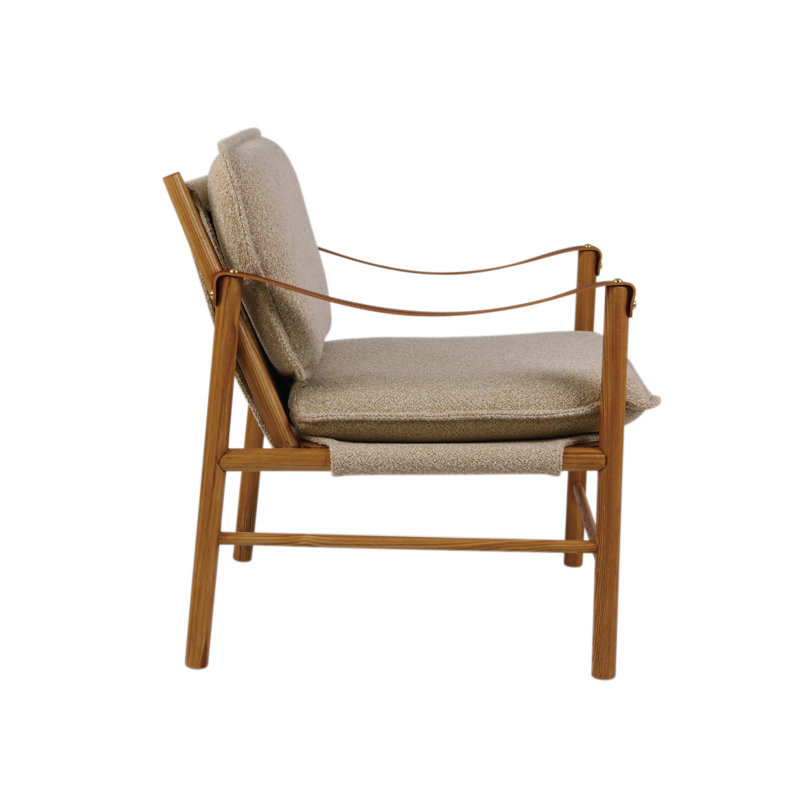 Chaise en bois d'hévéa avec coussins en tissu bouclé