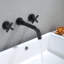Robinet de lavabo de salle de bain mural-118543487