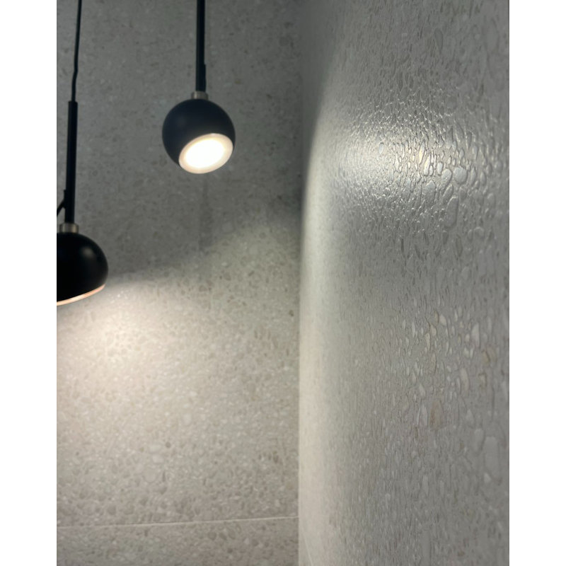 Carreau de porcelaine à aspect terrazzo 3D de 32 po x 32 po Santi Gris