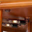Vitrine de coin avec tablettes-1940582626