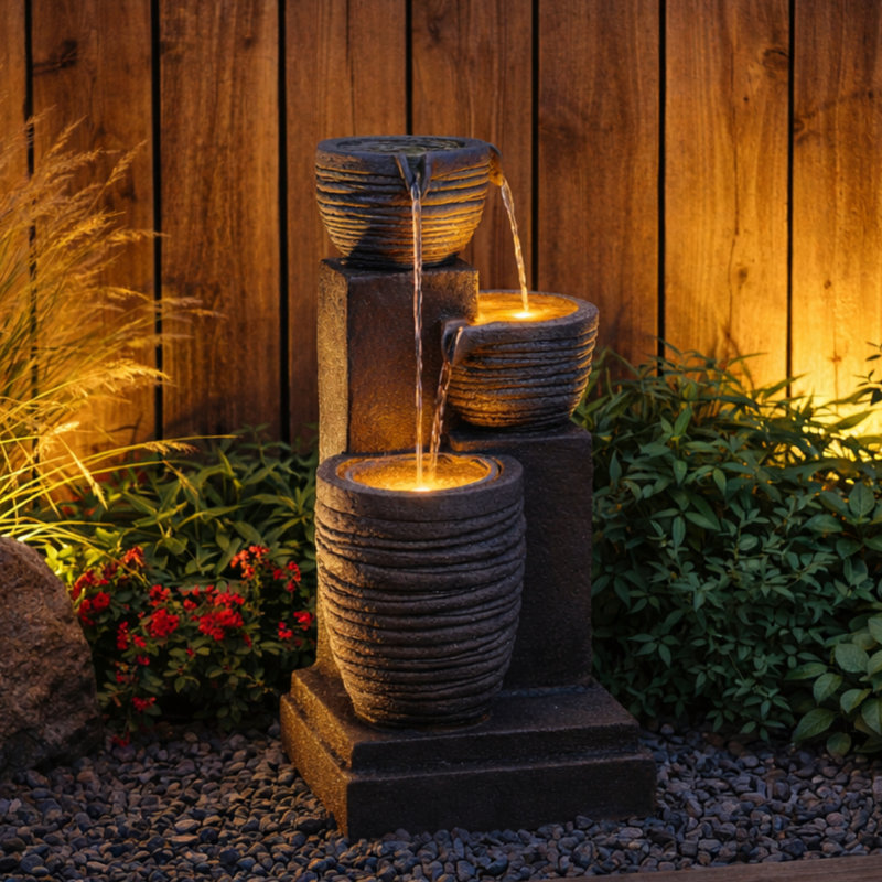 Fontaine d'extérieur à 3 niveaux avec éclairage à DEL, débit réglable et conception résistante aux intempéries