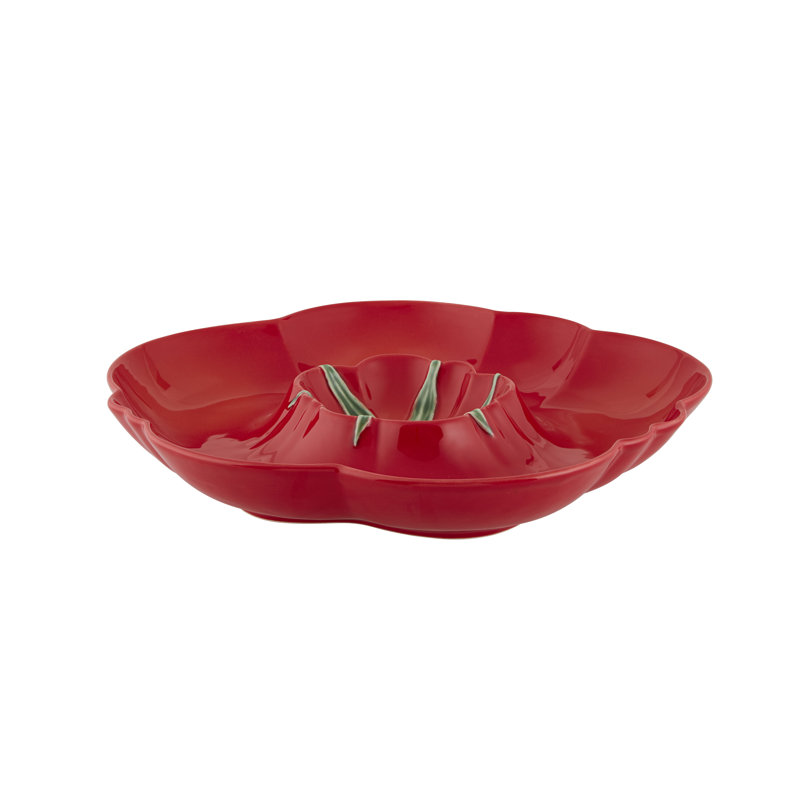 Assiette à croustilles et trempette pour apéritif tomate
