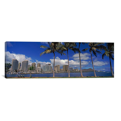 «Panoramic Skyscrapers at the Waterfront, Honolulu, Hawaii, USA 2010» par Panoramic Images - reproduction d'art sur toile tendue