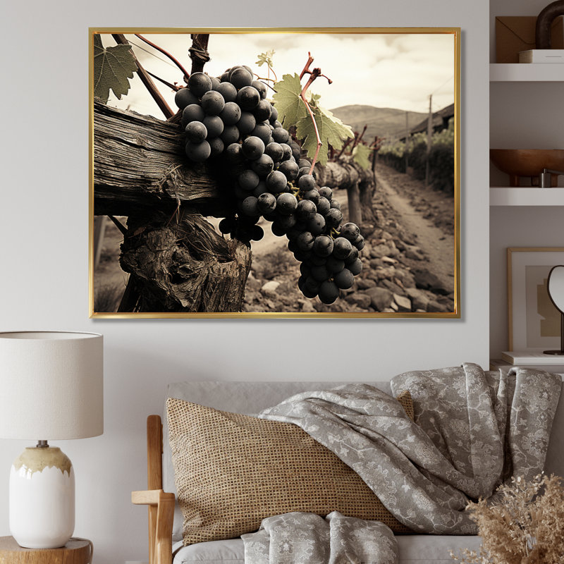 Vintage Charm Winery - vignoble, art mural, H 24 po x l 32 po x P 1 po, Cadre flottant doré