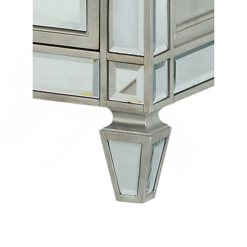 Commode à finition miroir