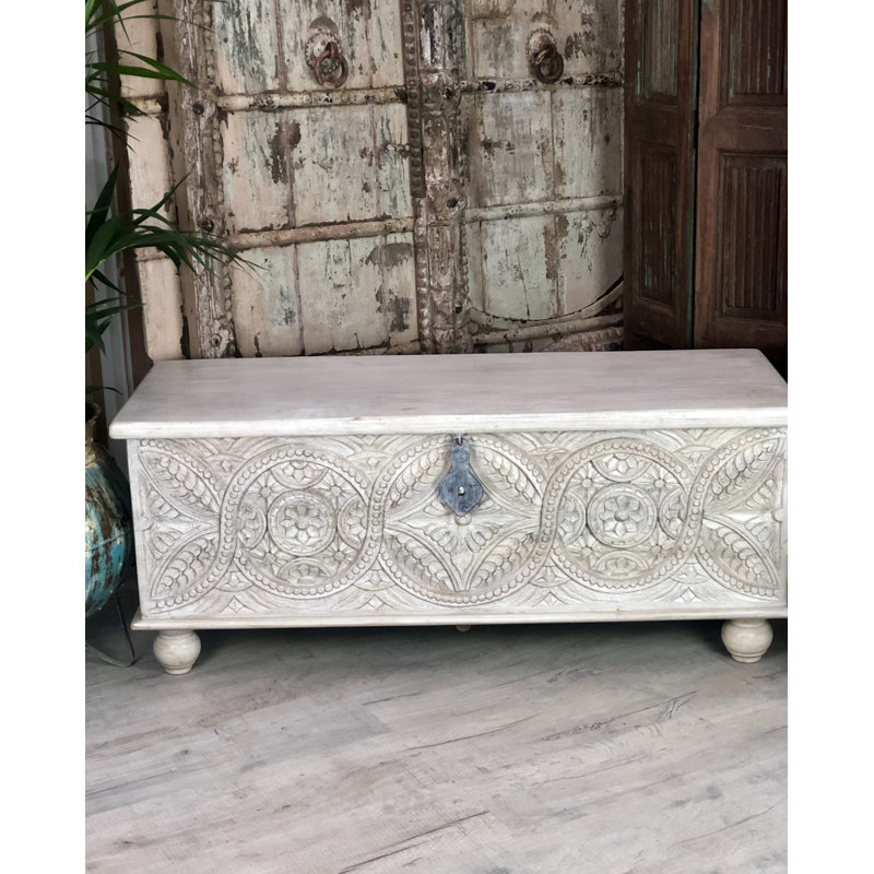 Amanzia Accent Trunk