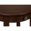 Table d'appoint ronde à deux niveaux en placage brun, idéale pour le salon et la chambre. Elle offre beaucoup d'espace de rangement.