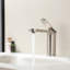 Robinet de lavabo de salle de bain à poignée simple à un trou-128543504