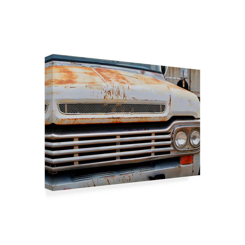 «White Ford Grill» par Susan Vizvary, photographie sur toile tendue, H 30 po x l 47 po