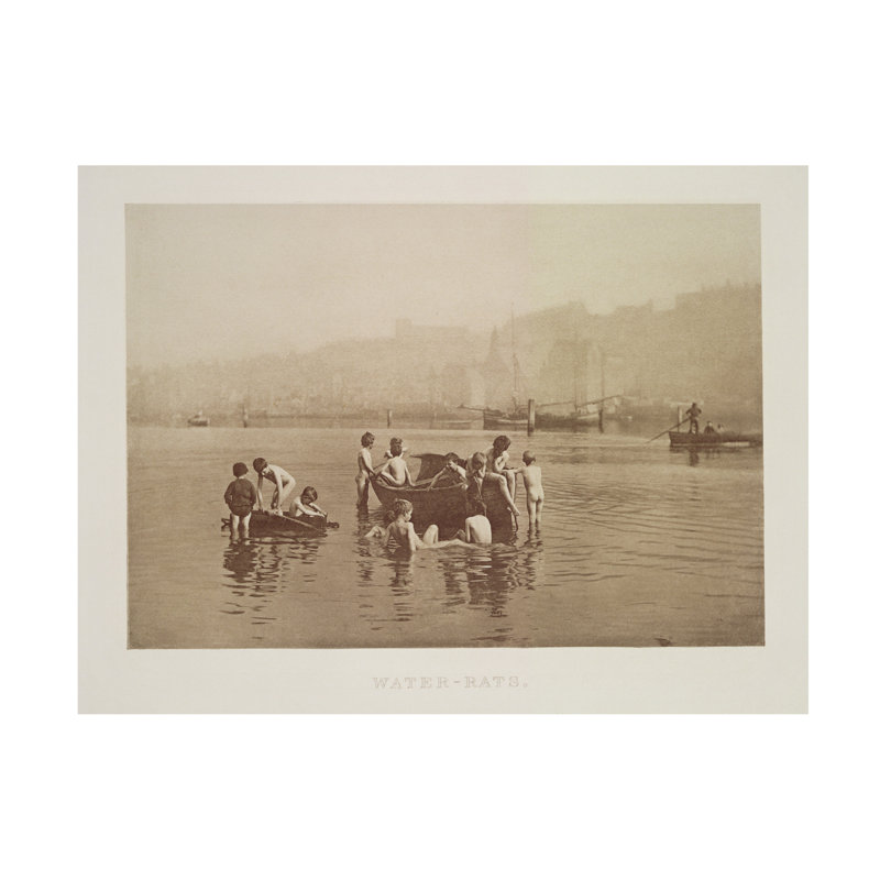 Frank Meadow Sutcliffe Water-Rats, C.1889, art sur toile, 14" H x 19" W