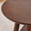 Table de bout Mid-Century en bois d'hévéa massif avec tablette de rangement à 2 niveaux
