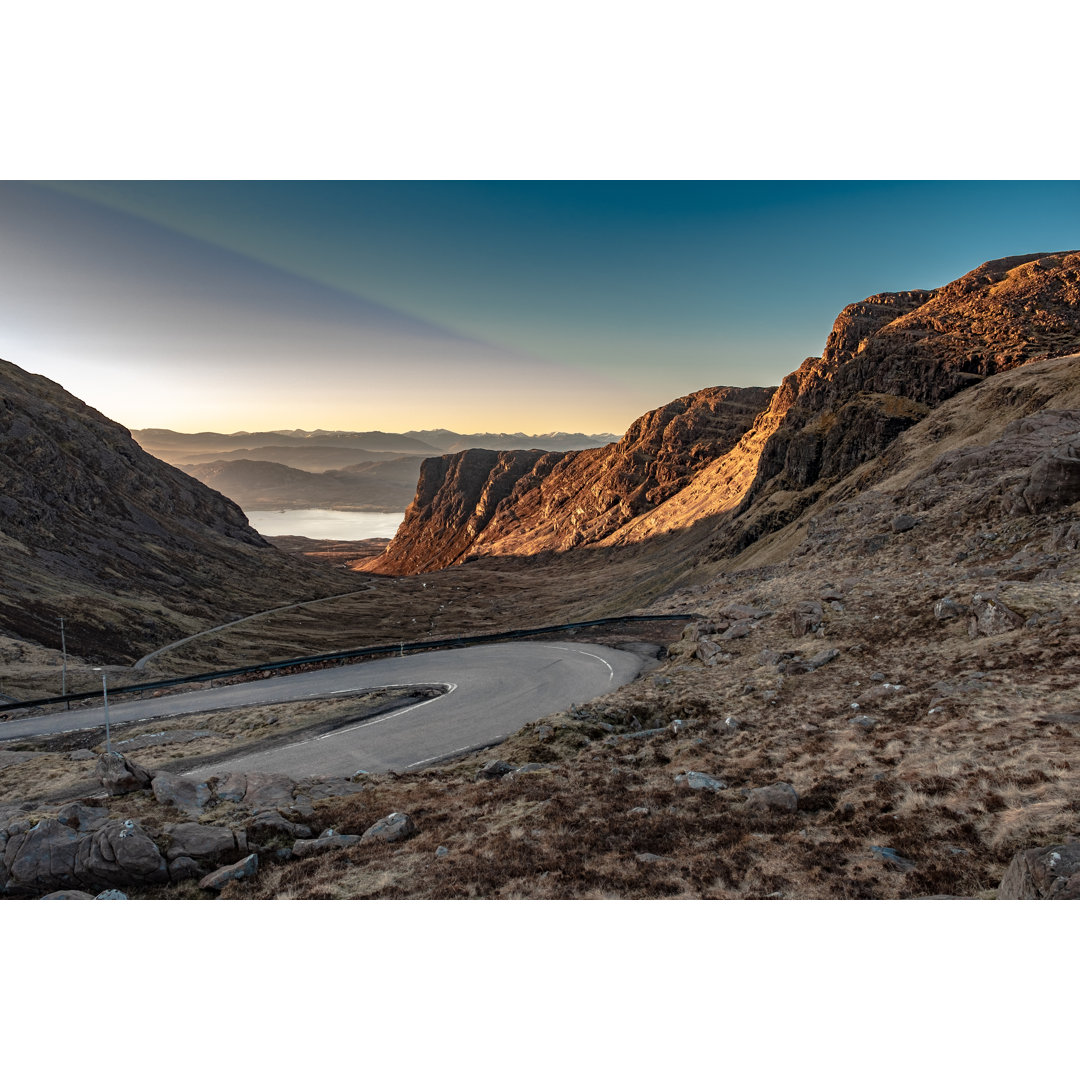 Bealach Na Ba von Lucentius - Kunstdrucke auf Leinwand ohne Rahmen