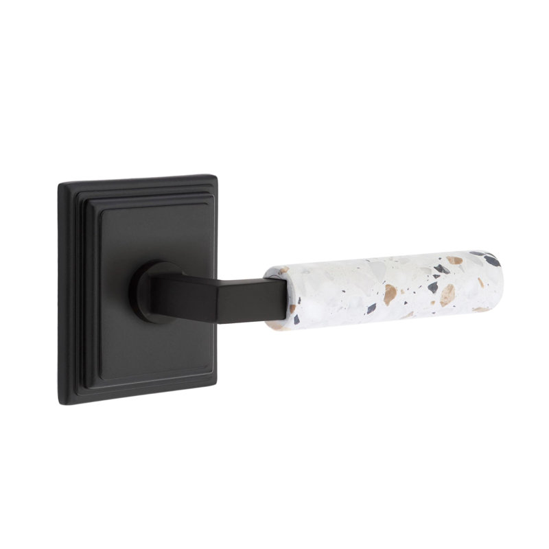Mortaise intérieure Emtek Select Passage avec rosette Wilshire et tige carrée en L, levier Terrazzo clair, Gauche, Dos plat